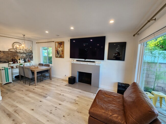 7000 Andasol Ave, Van Nuys, CA 91406 - photo 2