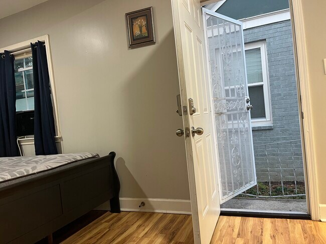 761 Kennolia Dr SW unit 1, Atlanta, GA 30310 - photo 3