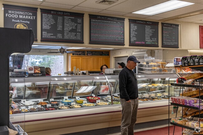 The Washington Market is the largest local grocery store in Washington.