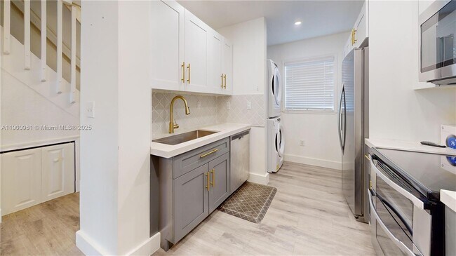 7965 NW 8th St unit 6, Miami, FL 33126 - photo 4