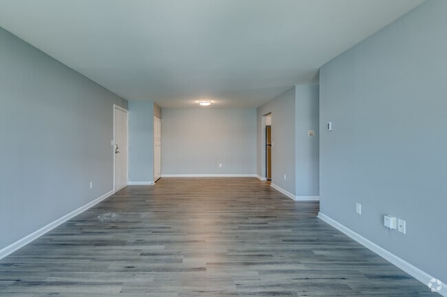 Whitnall Park Apartments, Franklin, WI 53132 - photo 6