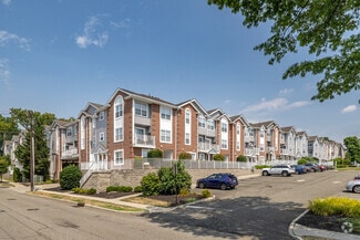 140 Hackensack St, East Rutherford, NJ 07073