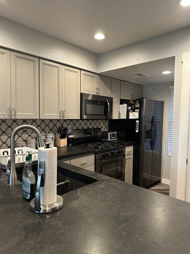 2910 Pennyroyal Dr, Chico, CA 95928 - photo 3