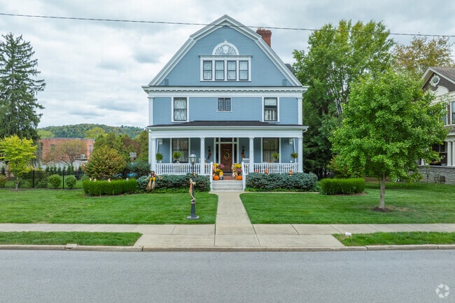 A fair share of Woodsdale home owners keep their property well maintained.