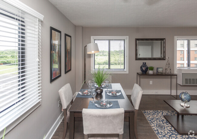 1BR, 1BA - 735 SF