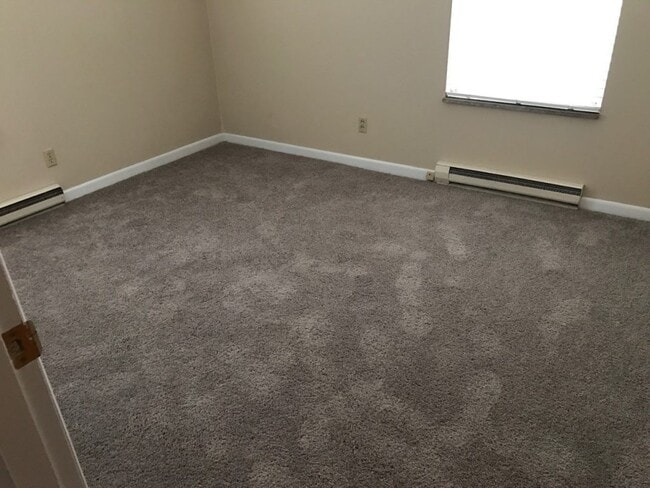 412 S Poplar St, Carbondale, IL 62901 - photo 4