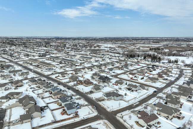 Minot offers a wide variety of homes, including single family homes, townhomes and condos.