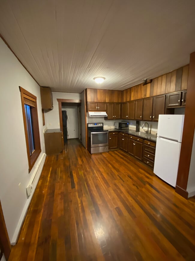 8325 Dallas Ave S Unit 1B, Seattle, WA 98108