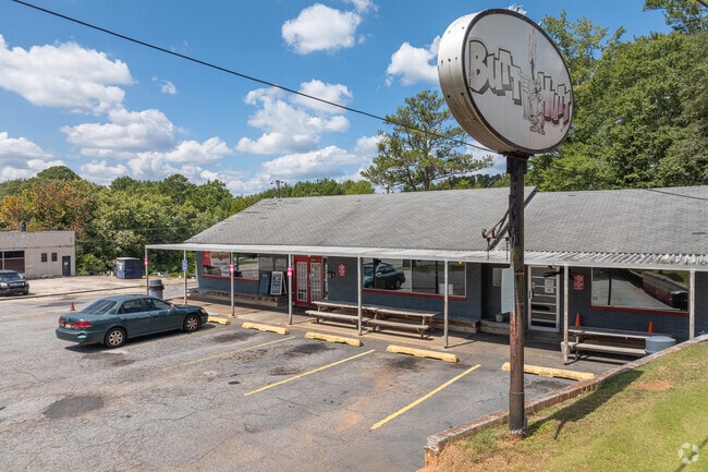 Classic favorites like Butt Hutt BBQ are packed daily for lunch and dinner in Berkley Hills.