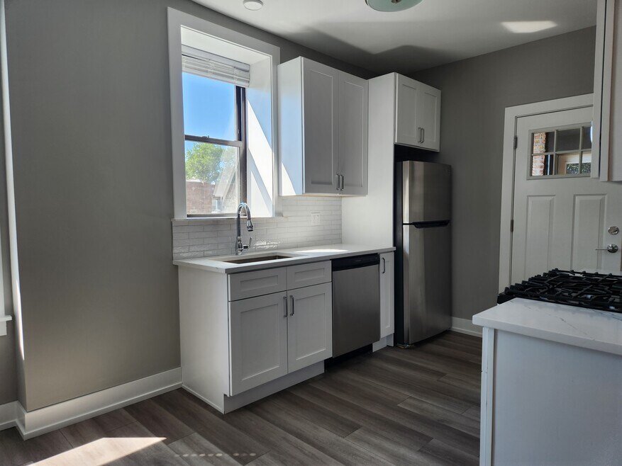 3935 N Janssen Ave unit 2, Chicago, IL 60613 - photo 1