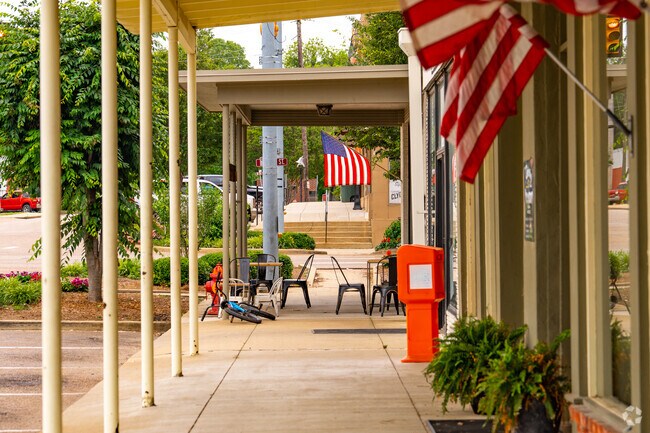 Downtown Senatobia is a part of Mississippi Main Street Association, an organization that works to preserve and develop historical downtowns in MS.
