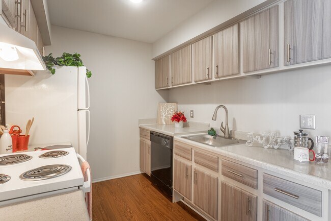 Farmington View Apartments - Farmington Hills, MI, Farmington Hills, MI 48335 - photo 3