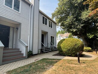 421 Bellevue Ave Unit 4a, Newport, RI 02840
