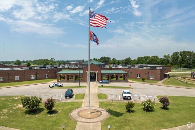Lewisburg Elementary School is located at 1717 Craft Rd in Olive Branch.