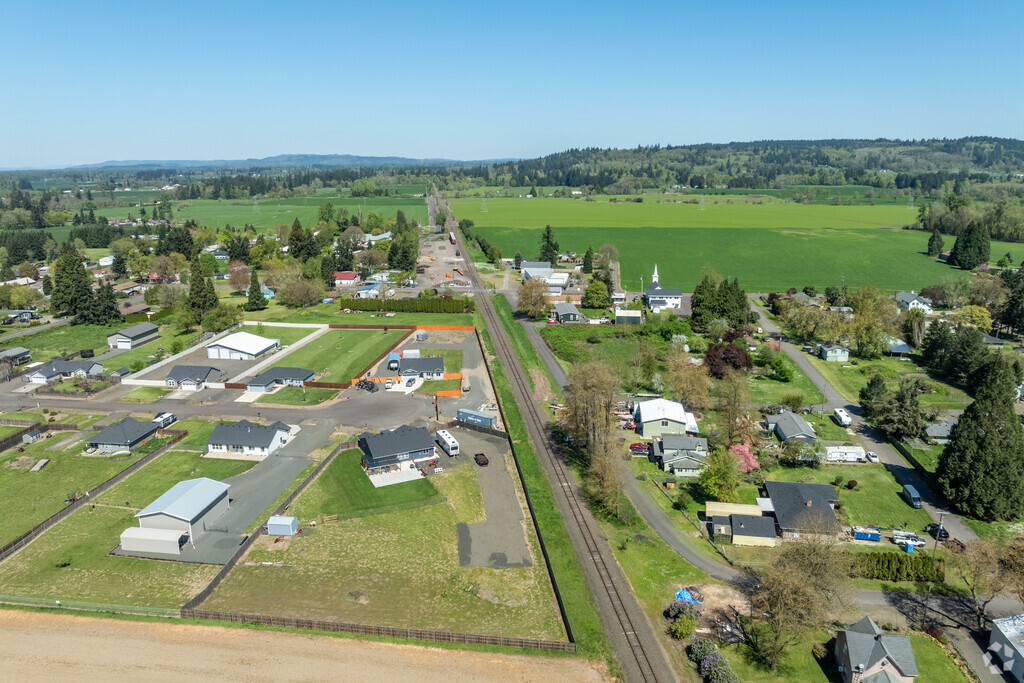Crabtree is a smaller neighborhood in Oregon and is surrounded by lush farmland and green hills.