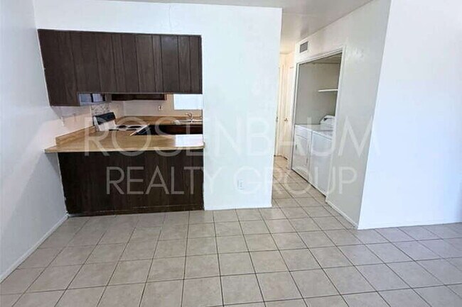 1326 N Miller Rd unit B, Tempe, AZ 85281 - photo 3