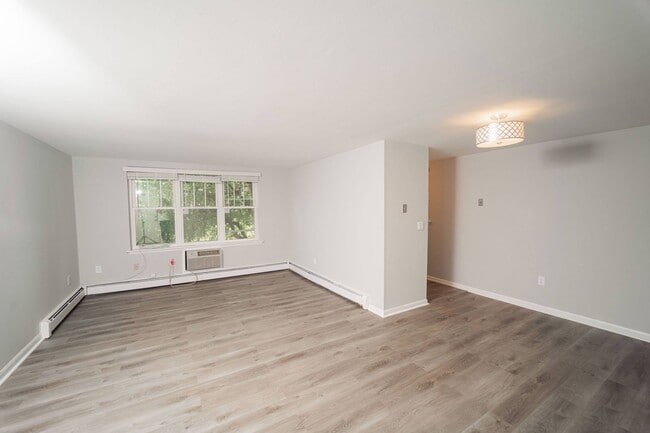 Enclave West Hartford / Parc West, West Hartford, CT 06110 - photo 5