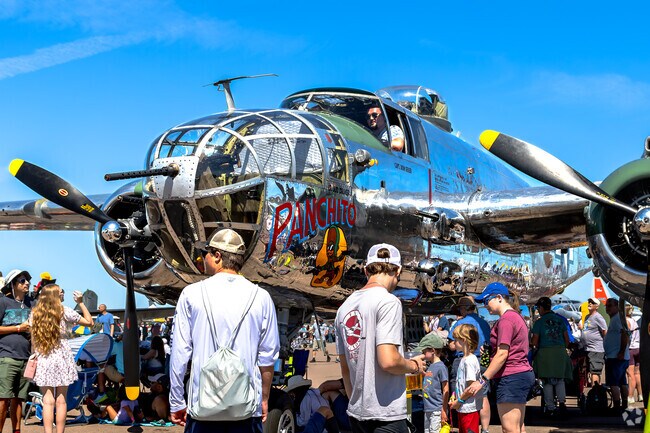 Put yourself in the cockpit of a vintage bomber at Sun 'N Fun Expo.