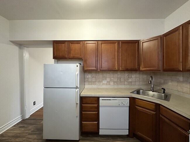 3722 N Sheffield Ave unit G09C, Chicago, IL 60613 - photo 5