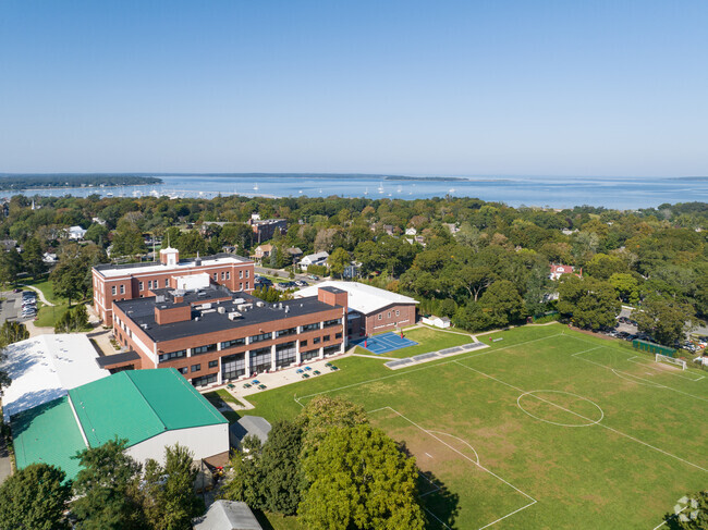 Pierson Middle High School has a a student-teacher ratio of 8 to 1.