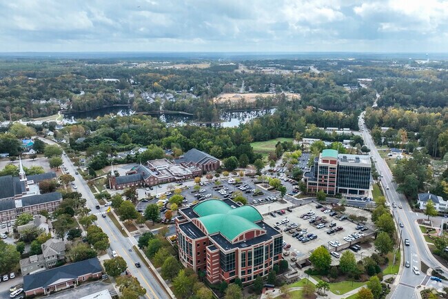 With just 15 miles between Lexington and Columbia, daily travel is a breeze for residents.