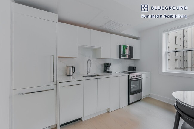 2116 Kalorama Rd NW unit FL2-ID1206, Washington, DC 20008 - photo 5