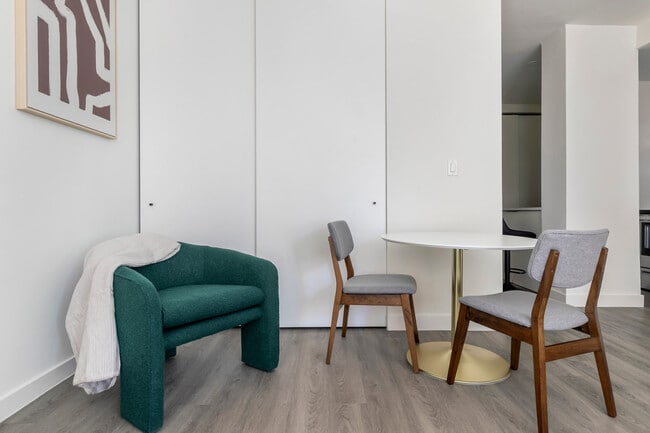 21 E Chestnut St unit FL23-ID1391, Chicago, IL 60611 - photo 4