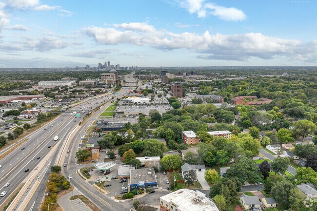 The Eliot neighborhood borders I394, offering commuters easy access to Minneapolis.