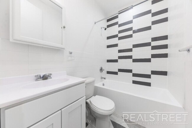 12 Verona Place unit 3A, Brooklyn, NY 11216 - photo 7