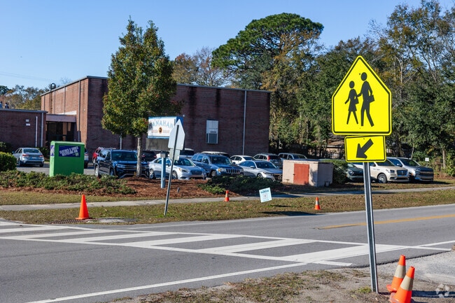 Hanahan Middle School in Hanahan has cross walks.