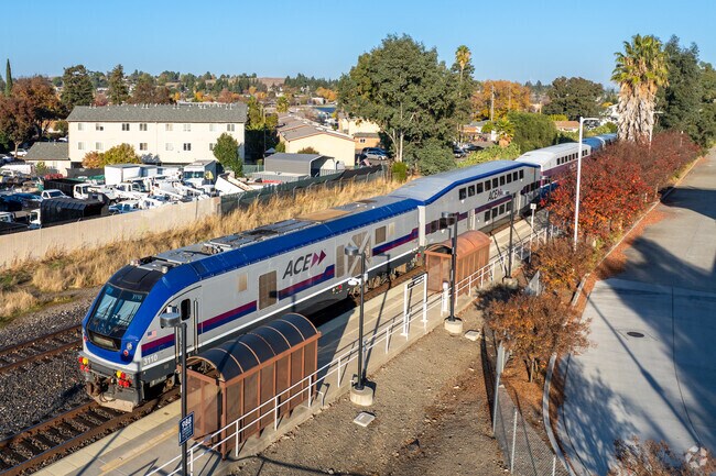 Summerset commuters love the comfort and convenience of the nearby ACE Train station.