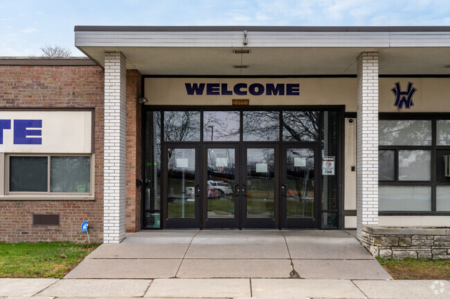 Harper Woods Middle School employs 18 full time teachers as of 2023.