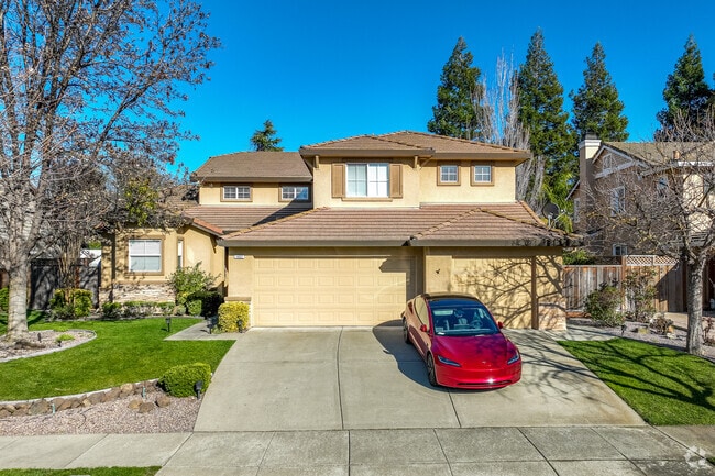 Most homes in Coventry have 4 or more bedrooms that sit on about half-acre lots.