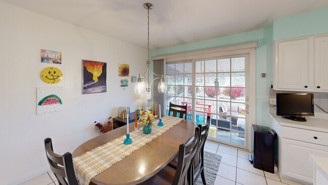 521 Norwich Dr, Saint Charles, MO 63301 - photo 3