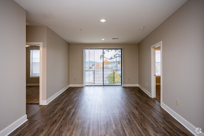 2 BR, 2 BA - 978SF