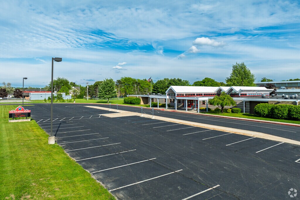 Paw Paw Middle School is located in the Paw Paw Public School District.
