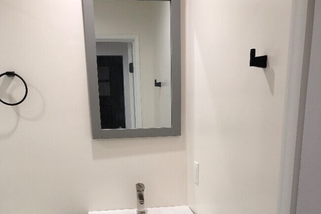 202 39th St unit 202 - 1 Bedroom, Manhattan Beach, CA 90266 - photo 6