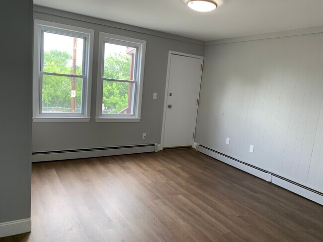 46 Jeffers St unit 2B, Woonsocket, RI 02895 - photo 4