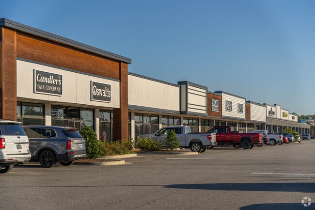 There are a variety of shopping centers for residents of Green Acres.