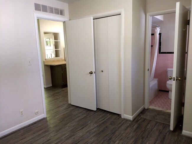 284 North Ave unit 2, Mount Clemens, MI 48043 - photo 4