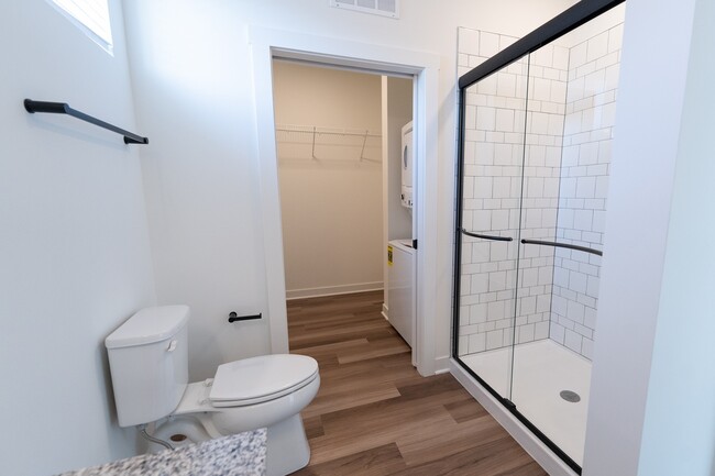 1460 Grant 1A Bathroom