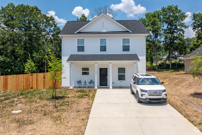 New Traditional homes are abundant throughout the Harris-Houston community.