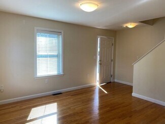 75 Mystic St Unit 3, Arlington, MA 02474