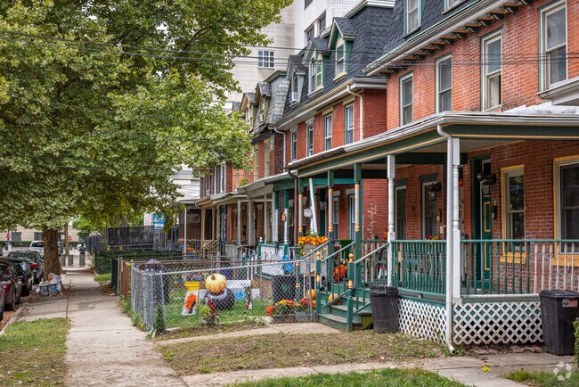 The historic housing here is predominantly Italianate with whole blocks built in the style.