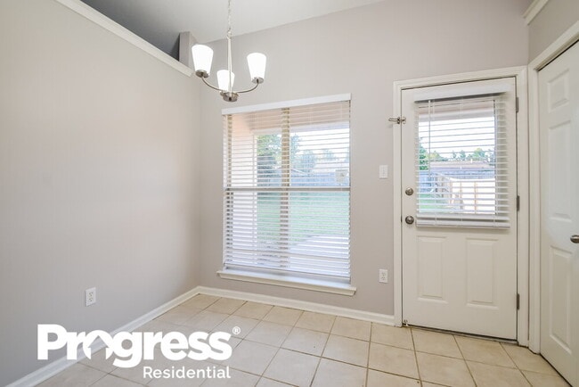 10712 Oak Cir N, Olive Branch, MS 38654 - photo 6