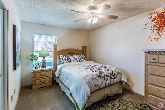 2BR, 2BA - 987 SF - Second Bedroom