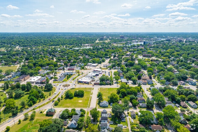 North End Square is less than 2 miles inland from Rock River’s waterfront.