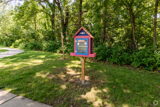 Briarcliff Elementary School little library nook.