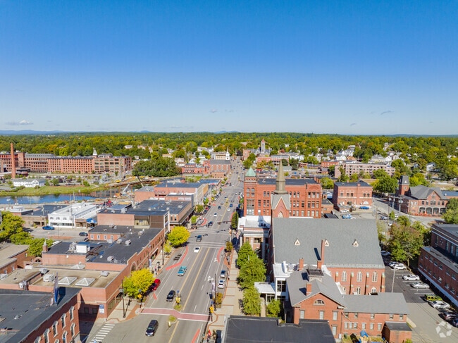 Downtown Nashua offers vibrant shops, dining & historic sites, perfect for a day of exploring.
