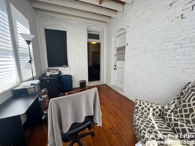 1905 Beacon St unit 2, Brookline, MA 02445 - photo 4